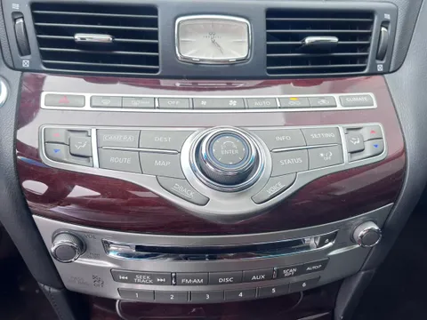 Infiniti Q70