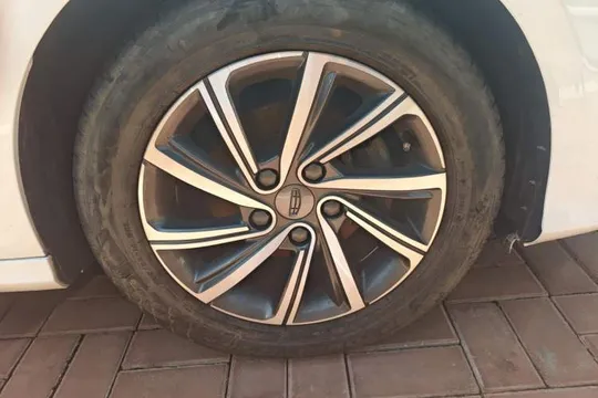 Geely Binray
