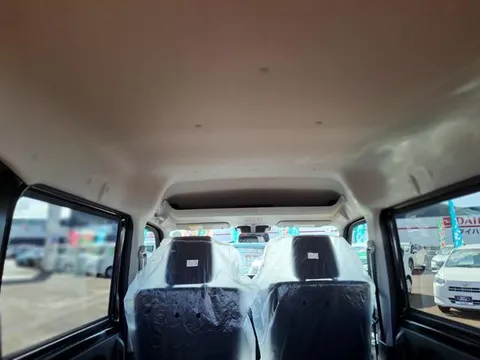 Nissan Clipper Van