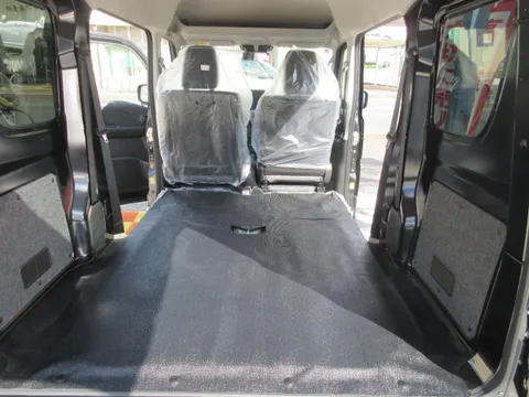 Nissan Clipper Van