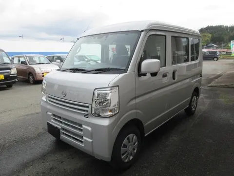 Nissan Clipper Van