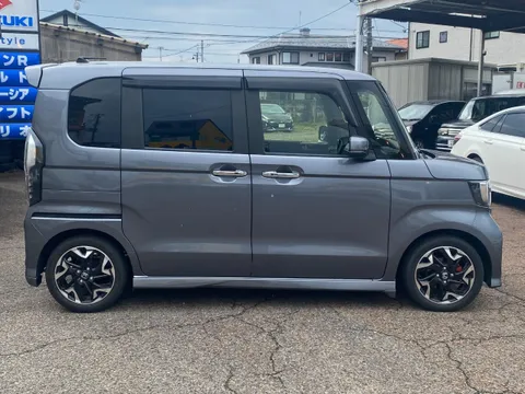 Honda N-BOX Custom