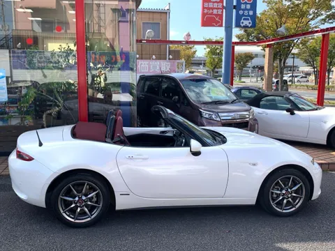 Mazda MX-5 (Roadster)