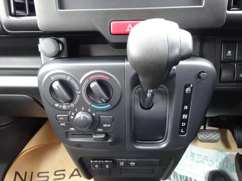 Nissan Clipper Van