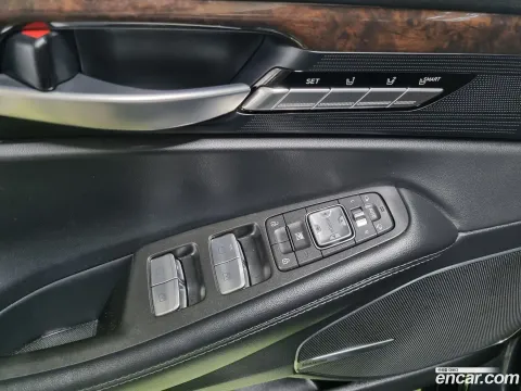 Genesis G90 (EQ900)
