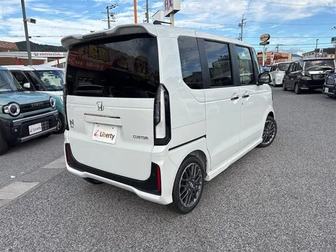Honda N-BOX Custom