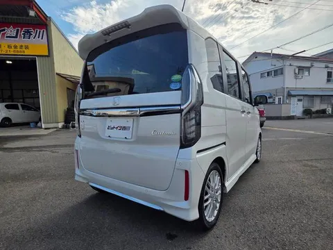 Honda N-BOX Custom