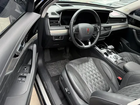 Hongqi HS5