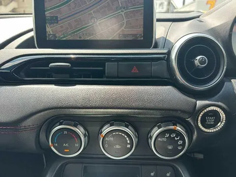 Mazda MX-5 (Roadster)