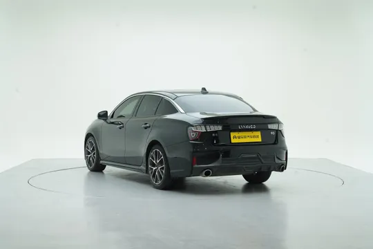 Lynk & Co 03