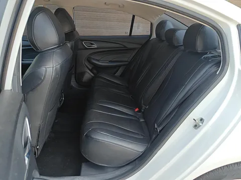 Roewe i5