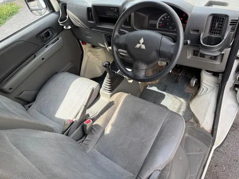 Mitsubishi Minicab Van