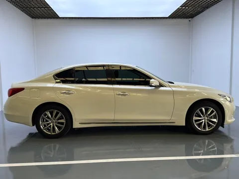 Infiniti Q50L