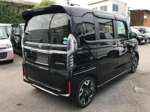 Honda N-BOX Custom
