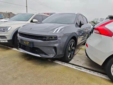 Lynk & Co 06