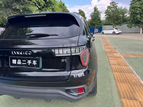 Lynk & Co 01