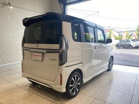 Honda N-BOX Custom