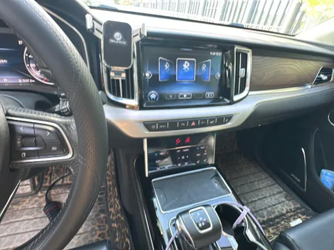 Hongqi HS7