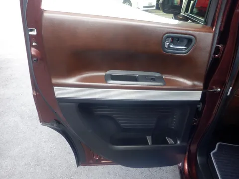 Honda N-BOX Slash