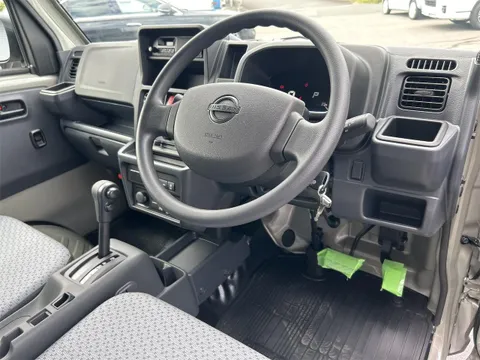 Nissan Clipper Truck
