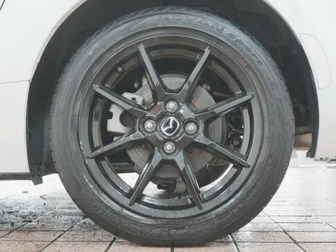 Mazda MX-5 (Roadster)