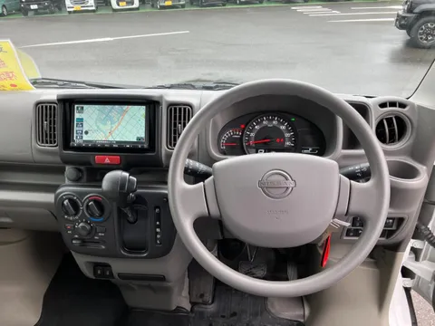 Nissan Clipper Van