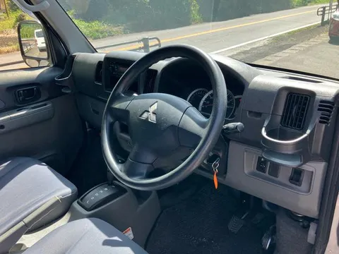 Mitsubishi Minicab Van