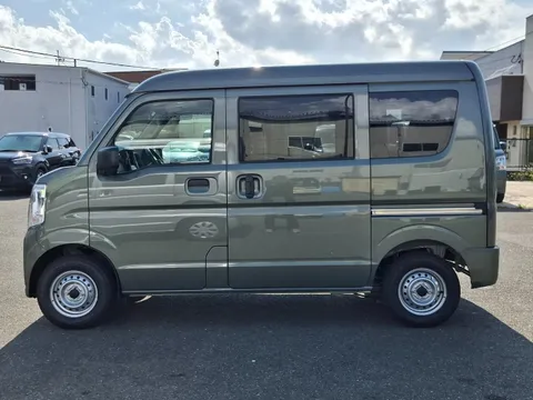 Nissan Clipper Van