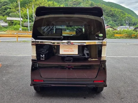 Honda N-BOX Custom