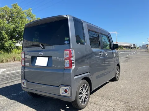 Toyota Pixis Mega