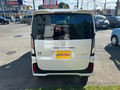 Honda N-BOX Custom