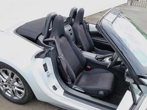 Mazda MX-5 (Roadster)