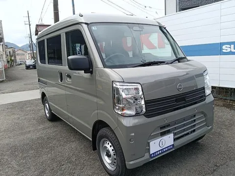 Nissan Clipper Van