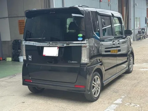 Honda N-BOX Custom