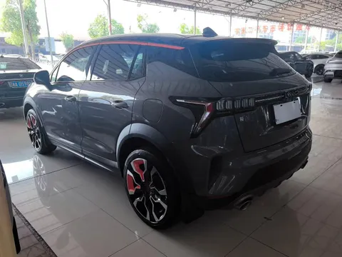 Lynk & Co 06