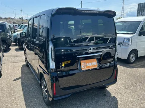 Honda N-BOX Custom