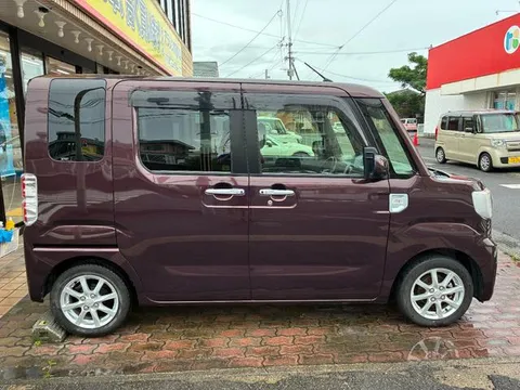 Toyota Pixis Mega