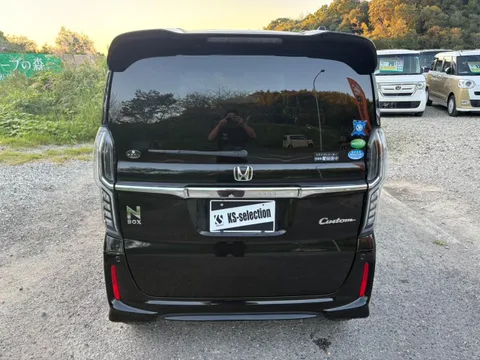 Honda N-BOX Custom