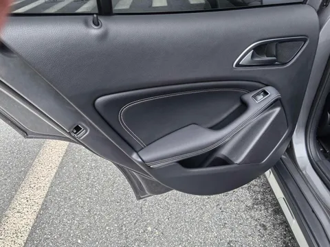 Mercedes-Benz Mercedes-Benz GLA