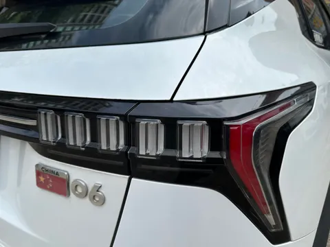 Lynk & Co 06