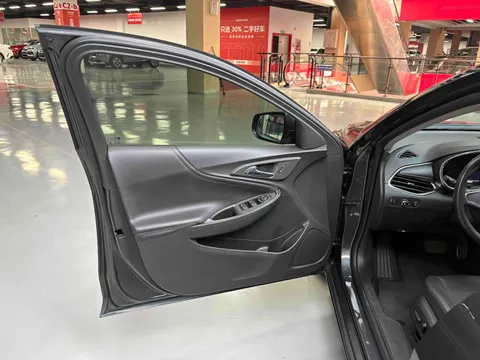 Chevrolet Malibu XL