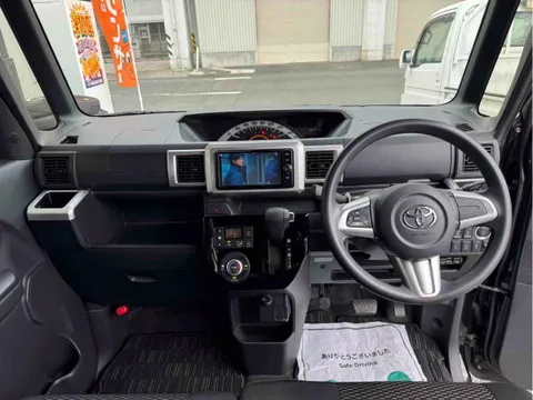 Toyota Pixis Mega