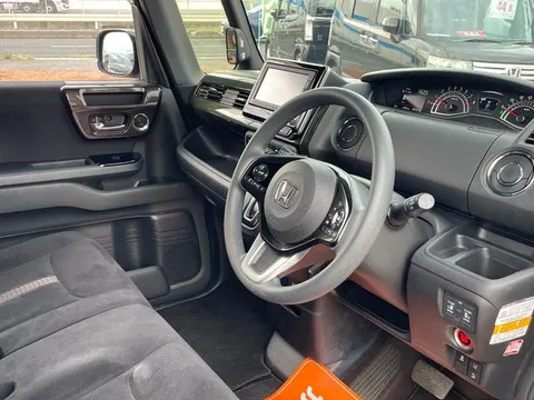 Honda N-BOX Custom