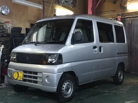 Mitsubishi Minicab Van