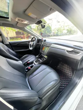 Roewe i5