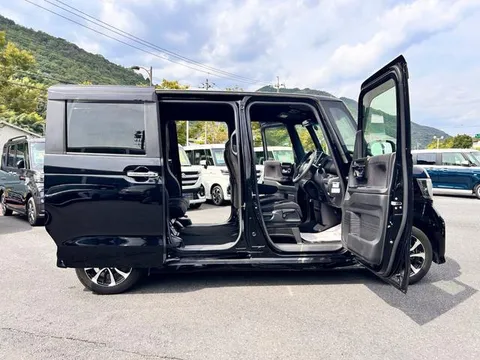 Honda N-BOX Custom