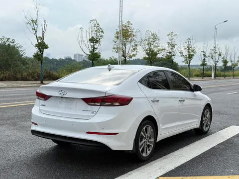 Hyundai Elantra (Avante)