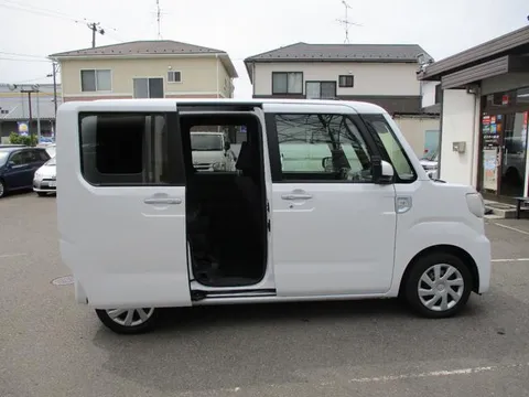 Toyota Pixis Mega