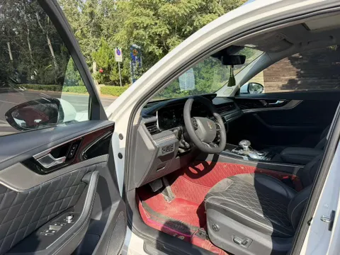 Hongqi HS5