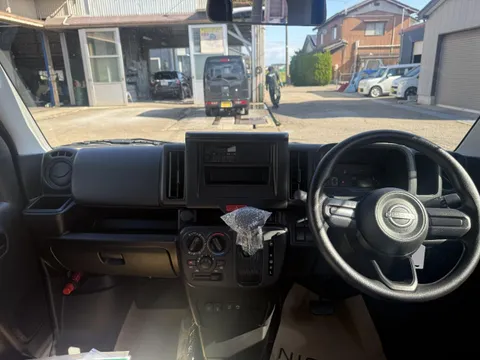 Nissan Clipper Van